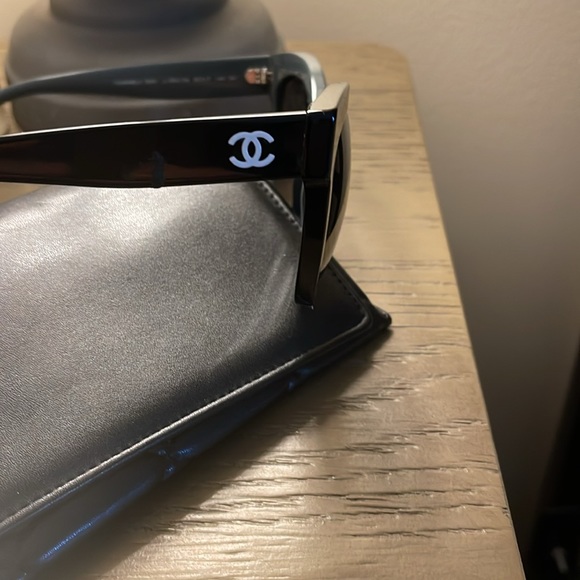 Chanel sunglasses for your own prescription only wore a couple of times - Picture 3 of 7